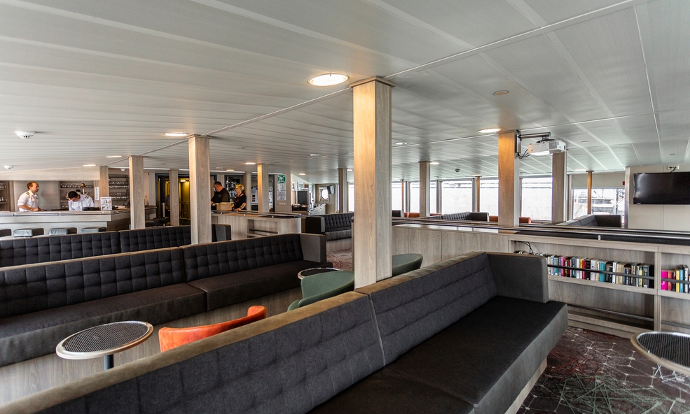 Plancius_Observation_lounge__Oceanwide_Expeditions_9.jpg_Eduardus_Lee_slider_1778583062.jpg